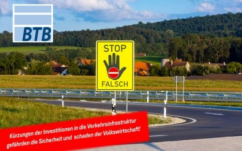 Auffälliges Einfahrtverbotschild an einer Autobahn