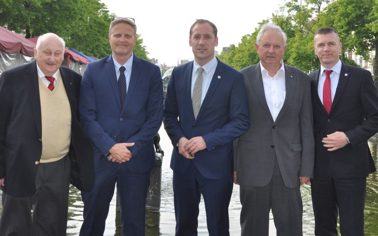 Gruppenbild mit Herrn Heeger