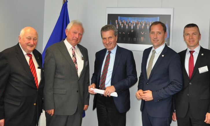 Gruppenbild mit Günther Oettinger