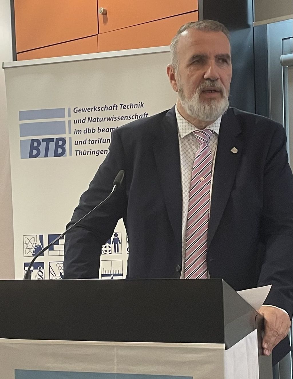 Minister Steffen Schütz am Rednerpult